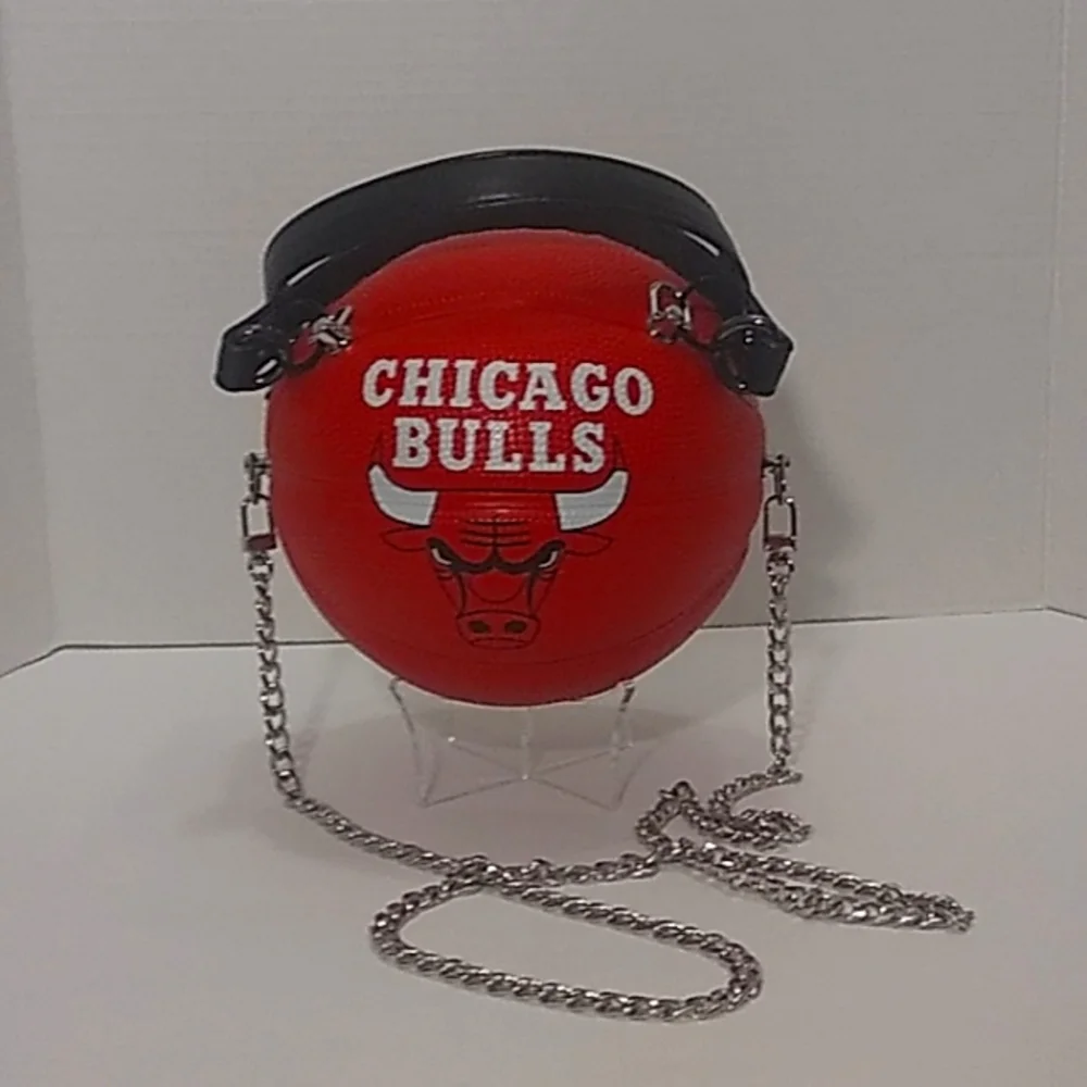 NWT LIMITED EDITION HANDMADE CHICAGO BULLS SMALL BASKETBALL PURSE π - Picture 3 of 17